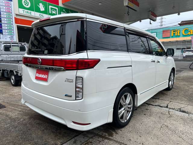 2011 Nissan Elgrand – thumbnail 3