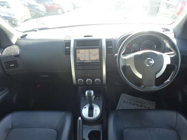 2011 Nissan X-Trail – thumbnail 2
