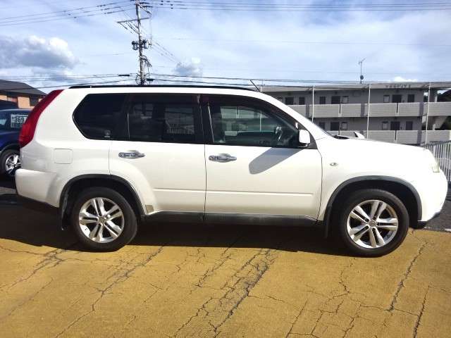 2011 Nissan X-Trail – thumbnail 4