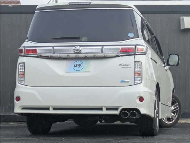 2011 Nissan Elgrand – thumbnail 2