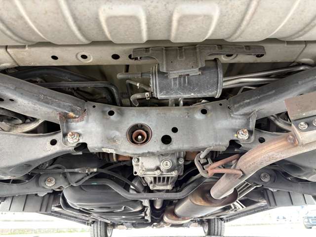 2010 Nissan Elgrand – thumbnail 3