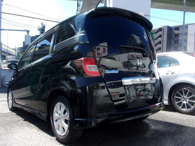 2011 Honda Freed Spike – thumbnail 3