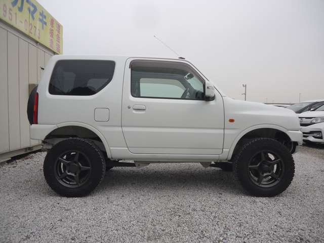 2011 Suzuki Jimny – thumbnail 4