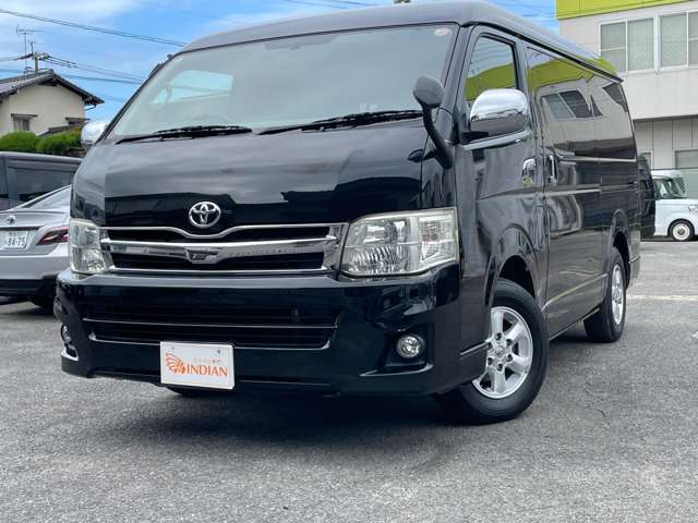 2010 Toyota Hiace – thumbnail 2