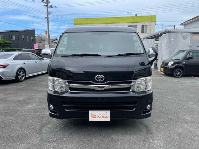 2010 Toyota Hiace – thumbnail 3