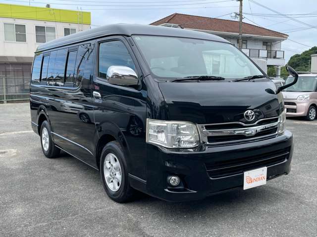 2010 Toyota Hiace – thumbnail 4