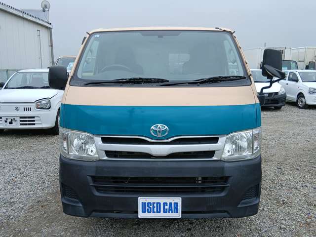2011 Toyota Hiace – thumbnail 2