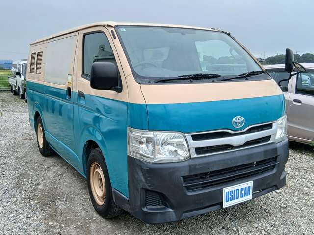 2011 Toyota Hiace – thumbnail 3