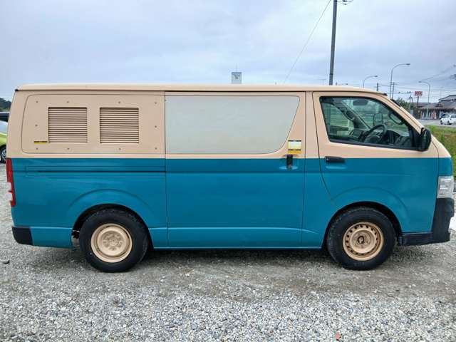 2011 Toyota Hiace – thumbnail 4
