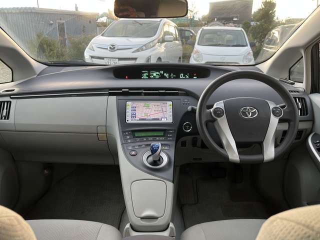2011 Toyota Prius – thumbnail 2