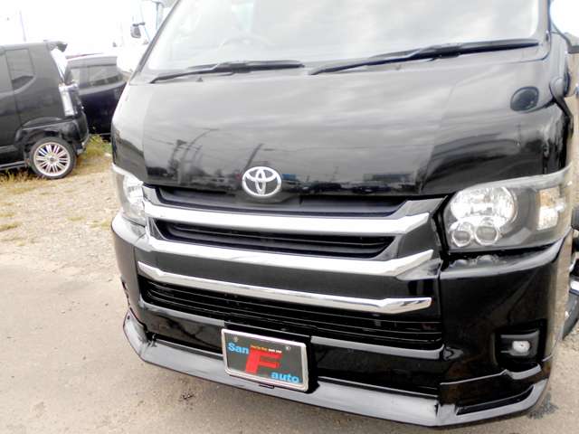 2010 Toyota Hiace – thumbnail 2