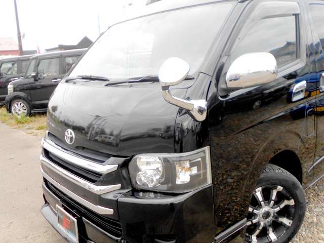 2010 Toyota Hiace – thumbnail 3