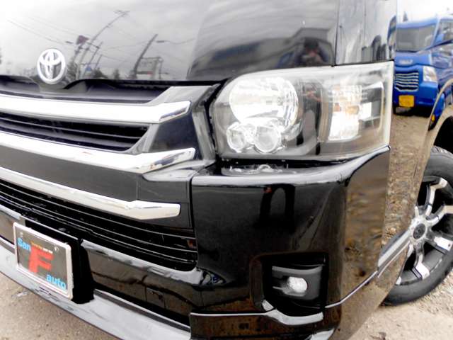 2010 Toyota Hiace – thumbnail 4