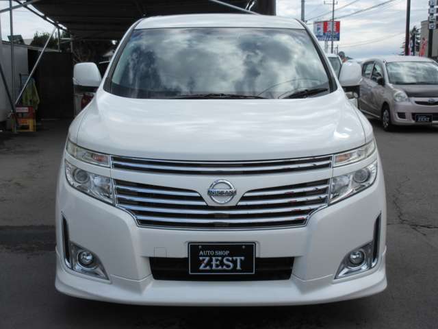 2010 Nissan Elgrand – thumbnail 2
