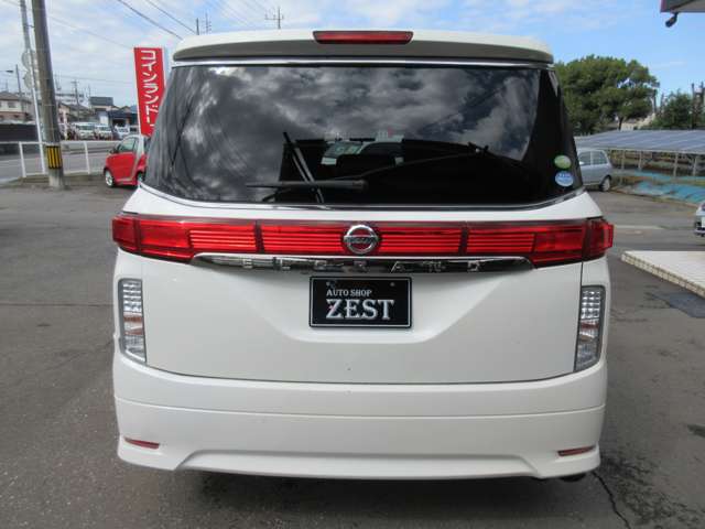 2010 Nissan Elgrand – thumbnail 3