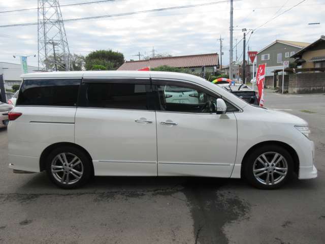 2010 Nissan Elgrand – thumbnail 4