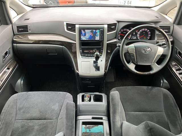 2011 Toyota Vellfire – thumbnail 2