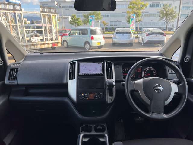 2009 Nissan Serena – thumbnail 3