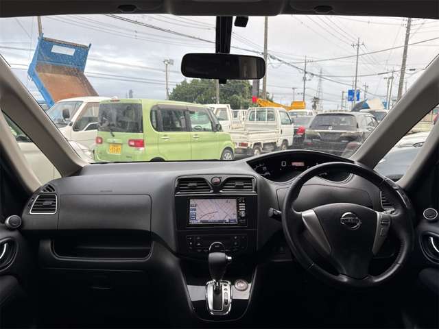 2011 Nissan Serena – thumbnail 2