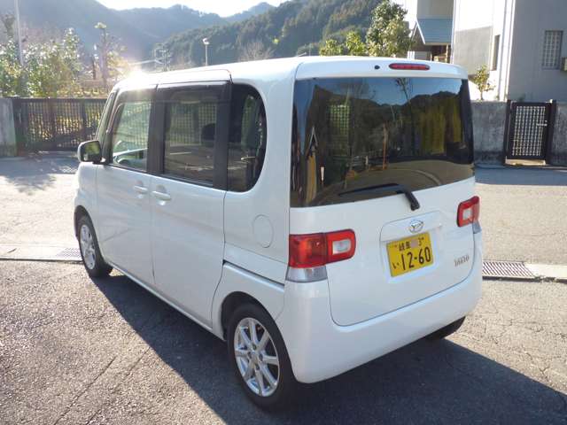 2009 Daihatsu Tanto – thumbnail 2
