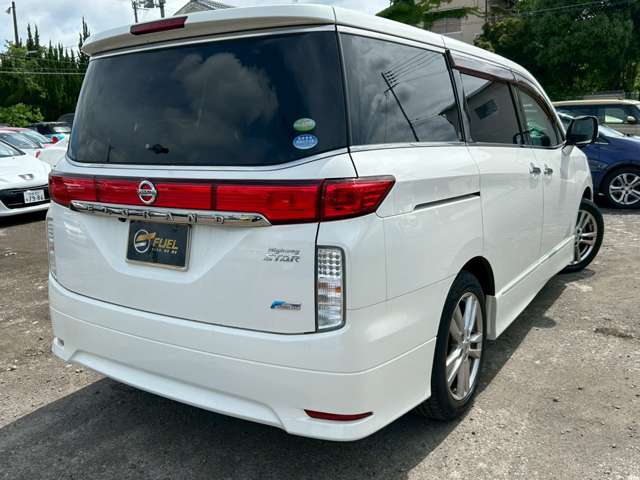 2011 Nissan Elgrand – thumbnail 4