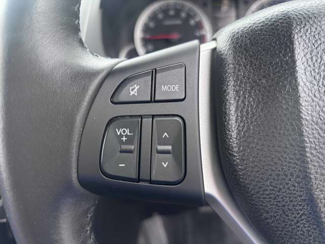 2011 Suzuki Swift – thumbnail 3