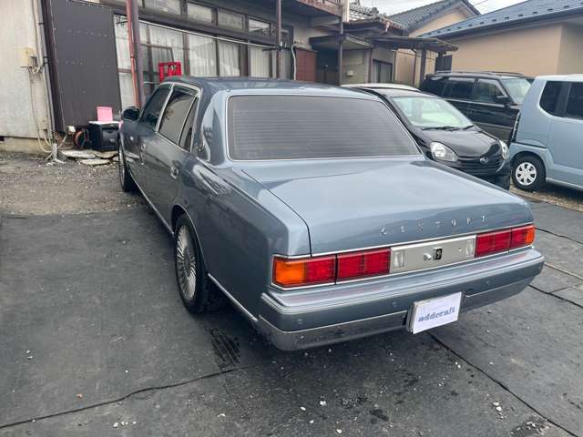 2004 Toyota Century – thumbnail 4