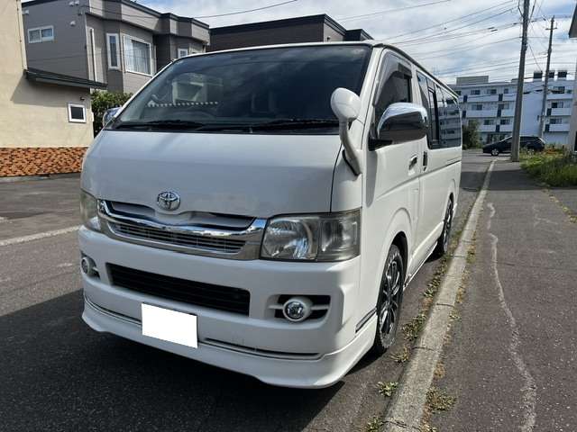 2009 Toyota Hiace – thumbnail 2