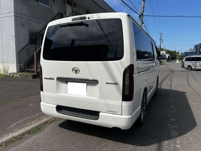 2009 Toyota Hiace – thumbnail 4