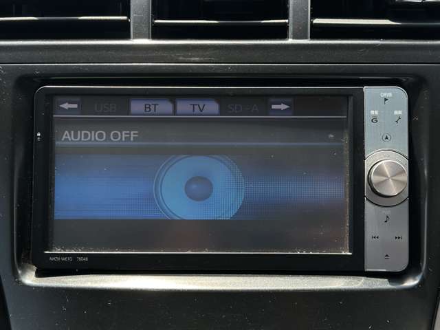 2011 Toyota Prius Alpha – thumbnail 3