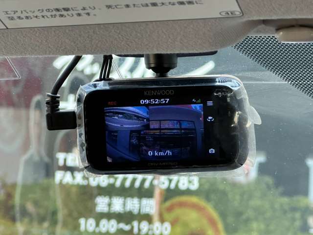 2011 Toyota Prius Alpha – thumbnail 4
