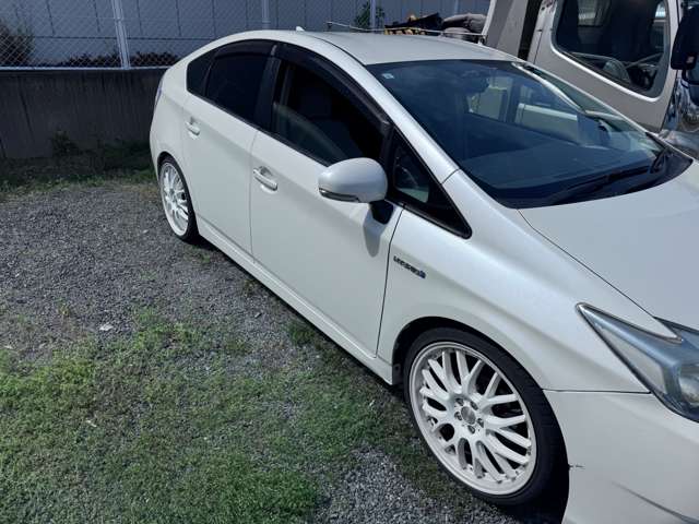 2011 Toyota Prius – thumbnail 3