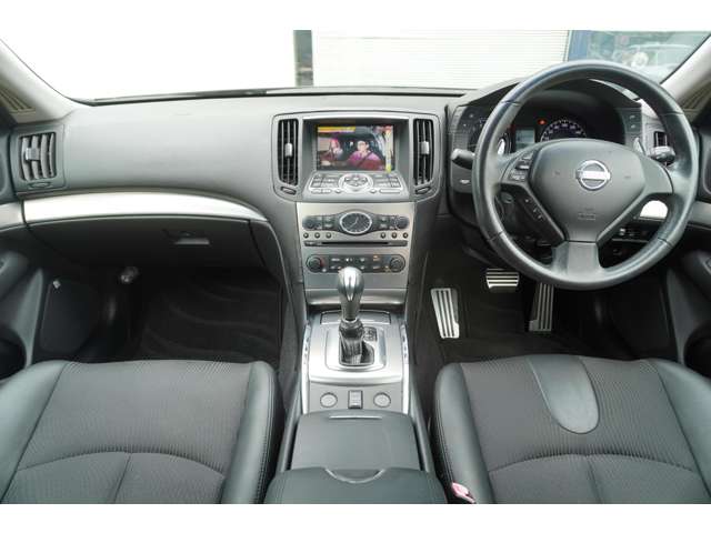 2010 Nissan Skyline – thumbnail 2