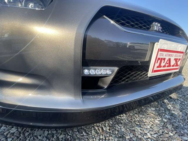 2009 Nissan GT-R – thumbnail 4