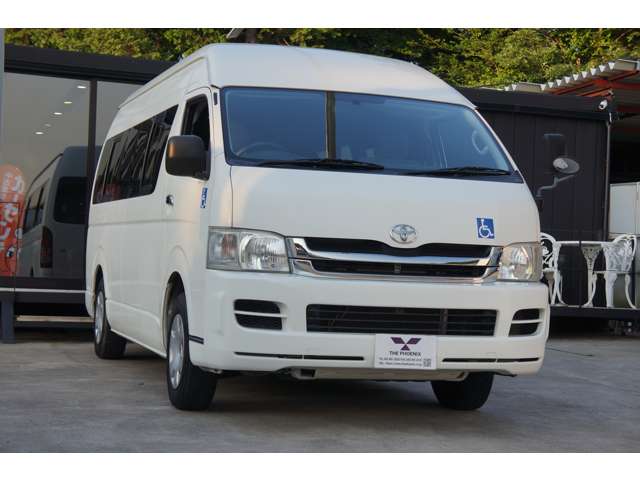 2009 Toyota Hiace – thumbnail 3
