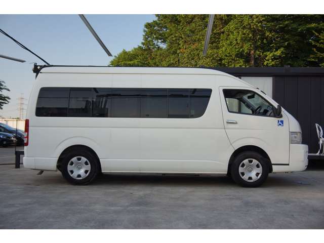 2009 Toyota Hiace – thumbnail 4