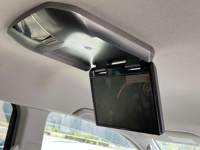 2010 Toyota Voxy – thumbnail 2