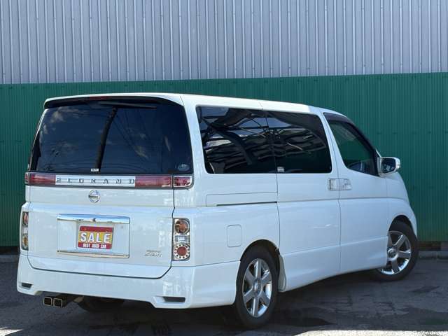 2009 Nissan Elgrand – thumbnail 2