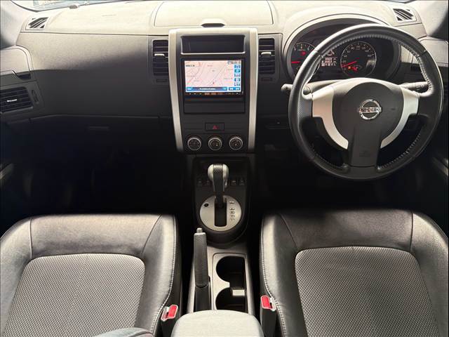 2011 Nissan X-Trail – thumbnail 2