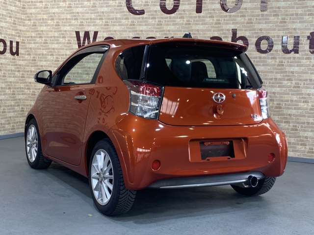 2011 Toyota iQ – thumbnail 2