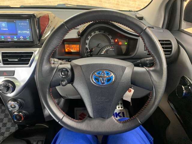 2011 Toyota iQ – thumbnail 3