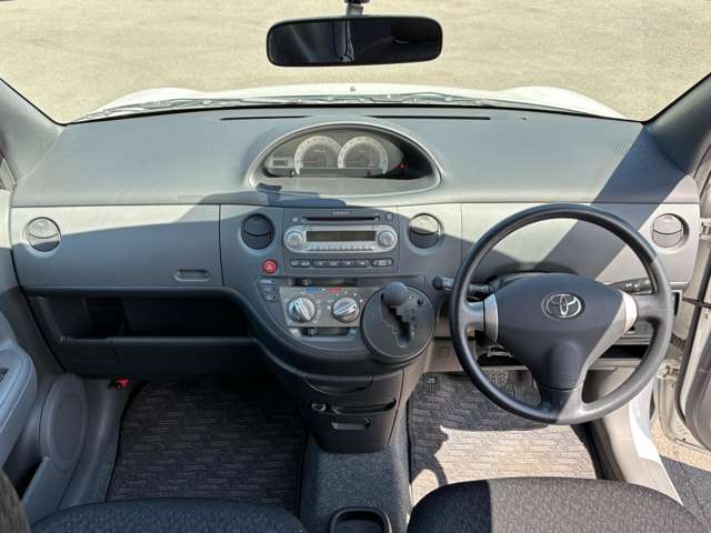 2011 Toyota Sienta – thumbnail 3