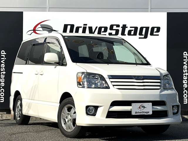 2002 Toyota Noah – thumbnail 3