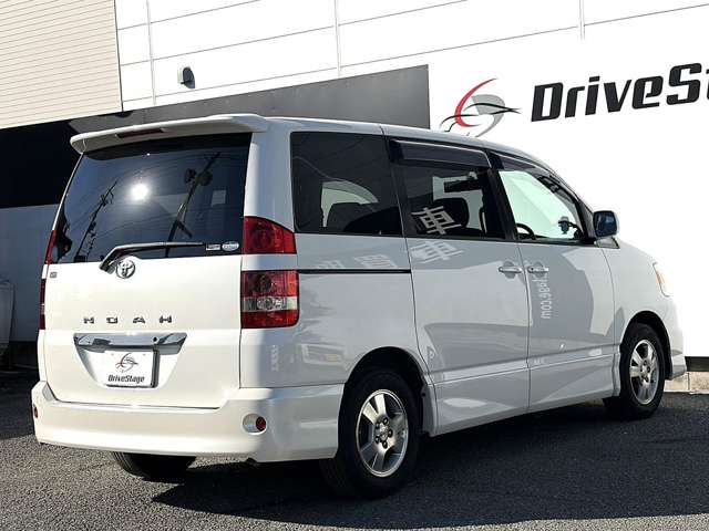 2002 Toyota Noah – thumbnail 4