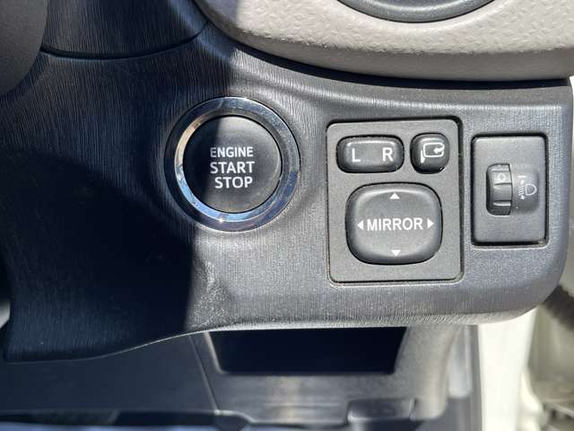 2011 Toyota Vitz – thumbnail 2