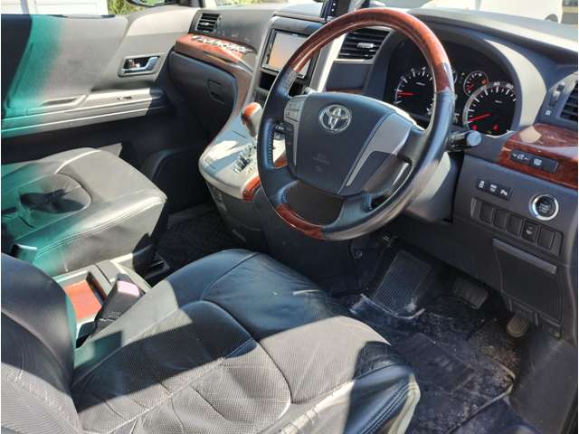 2010 Toyota Vellfire – thumbnail 3