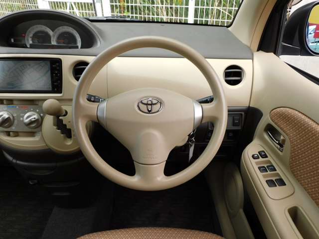 2011 Toyota Sienta – thumbnail 3