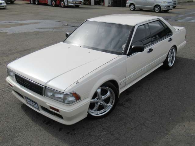 1991 Nissan Gloria – thumbnail 2