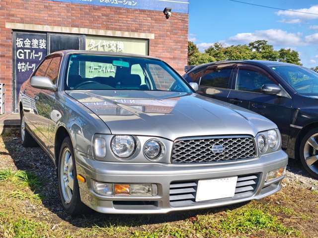 1997 Nissan Gloria – thumbnail 2