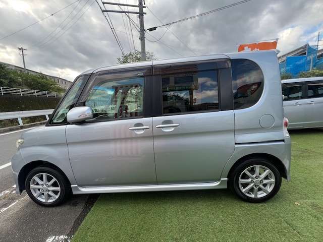 2011 Daihatsu Tanto – thumbnail 4